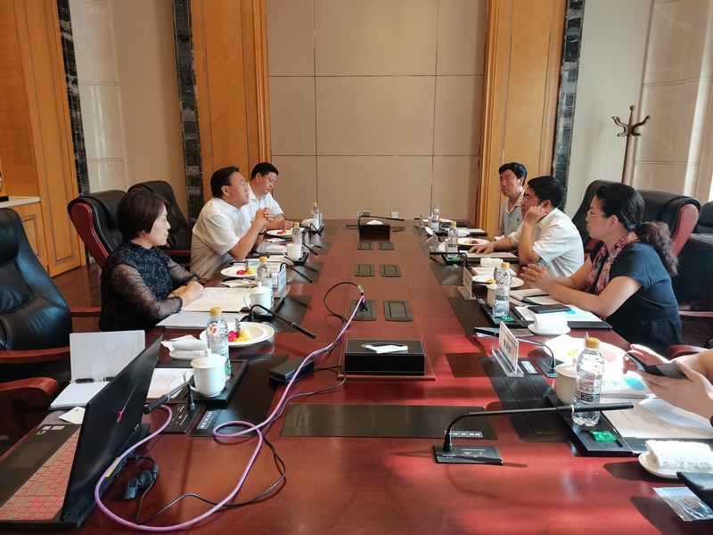 9王岩董事长一行同调研组举行谈判.jpg 9王岩董事长一行同调研组举行谈判.jpg