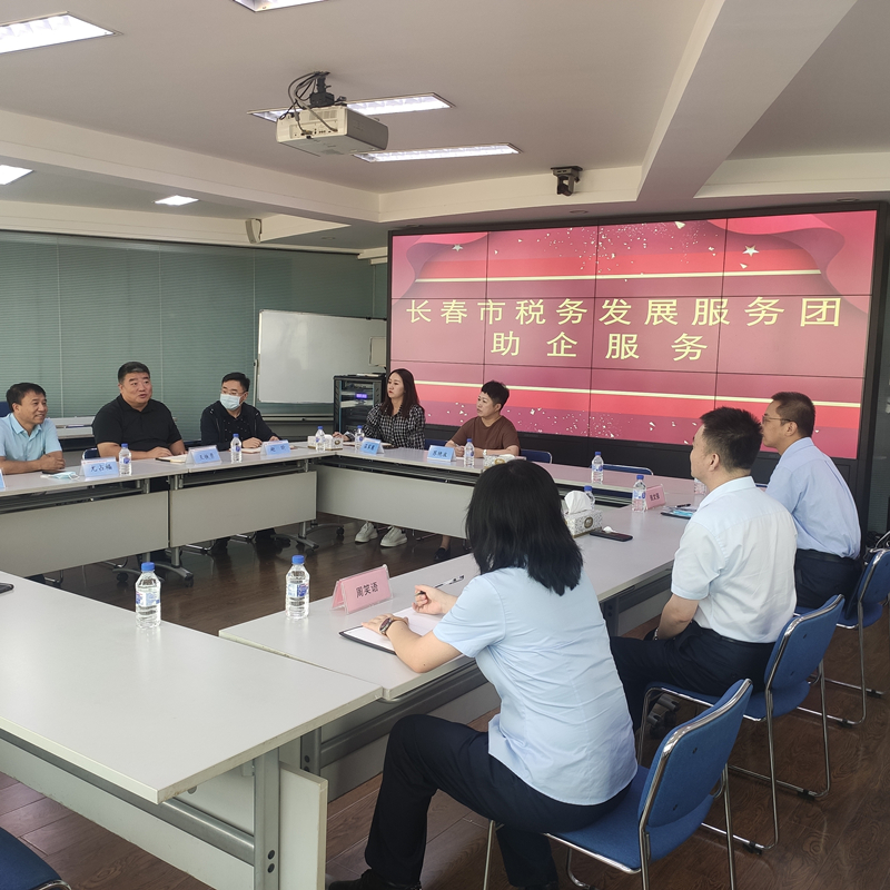 08税务助企效劳团走进麻将胡了物业_副本.jpg 08税务助企效劳团走进麻将胡了物业_副本.jpg