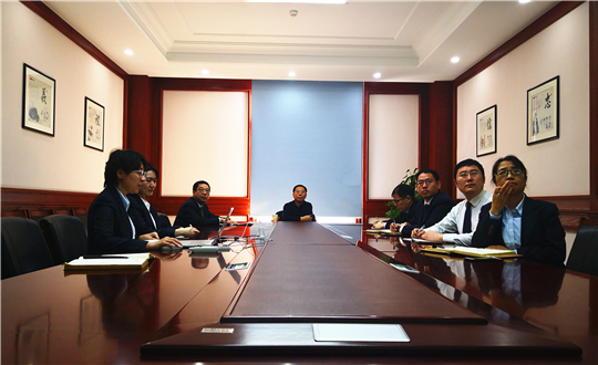 1.与会职员认真寓目汇报课件_副本.jpg