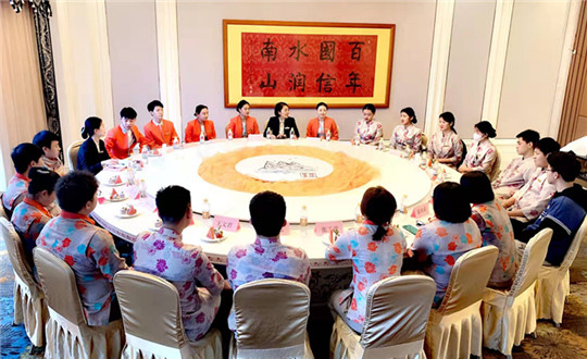 1.麻将胡了南山温泉旅馆召开实习生座谈会_副本.jpg