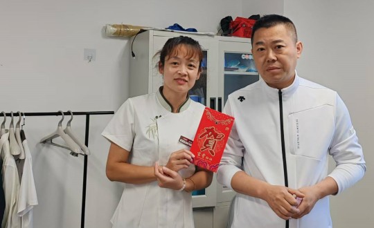 2024年9月13日，，，，，旅馆，，，，，全体员工，，，，，发放中秋节福利_副本.jpg