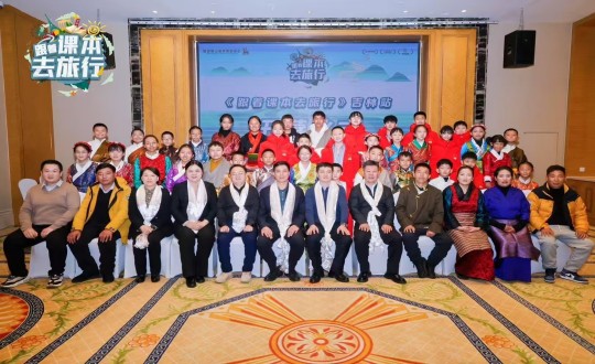 11.湖南卫视《随着课本去旅行》节目组走进旅馆公司开启研学之旅_副本.jpg