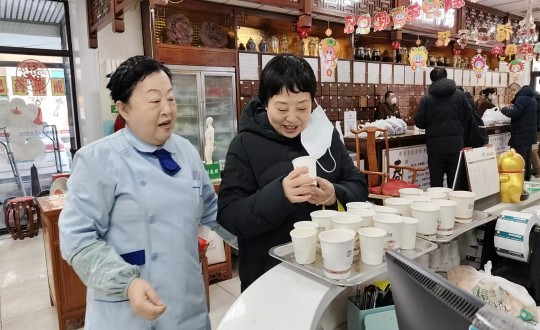 14.药业公司“欢喜闹元宵，，，，，，，，康健走百病”惠民运动现场_副本.jpg
