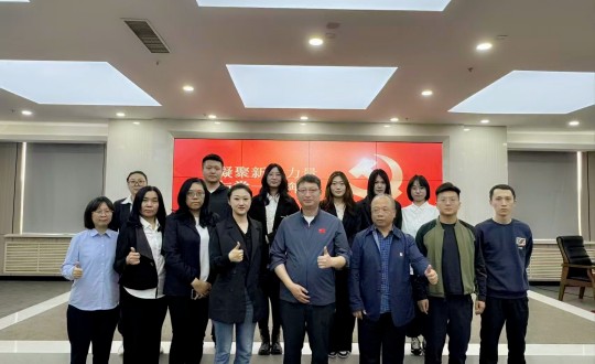 2.麻将胡了集团党委与长发担保党支部党建运动合影留念_副本.jpg