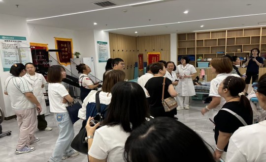18.医疗公司接待吉林省中医药科学院学员旅行_副本.jpg